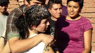 La chilena Mónica Caballero, de blanco, cuando fue liberada en su país