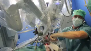 Un momento de la cirugía realizada por el sistema robótico Da Vinci
