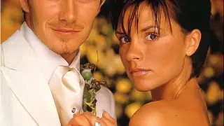 Foto de archivo de David y Victoria Beckham el día de su boda