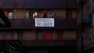 Pancartas de los inquilinos de Zaragoza Vivienda