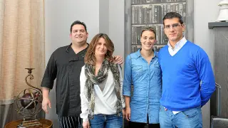 Rubén Marqueta, Almudena Lardiés, Noelia Gregorio y Paco Moreno, propietarios de BuleBar.