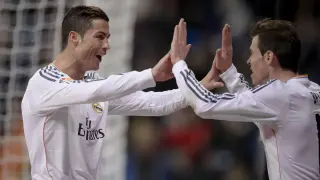 Bale y Cristiano celebran un tanto de los blancos.