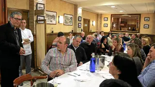 El experto Juan Barriuso, en el restaurante Urola, de Zaragoza.