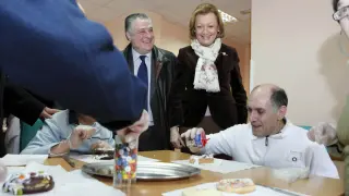La Presidenta de Aragón Luisa Fernanda Rudi visita Atade