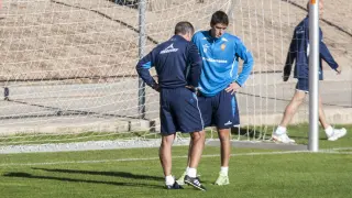 Paglialunga charla con Herrera en un entrenamiento