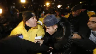 Bieber llega a una comisaría en Toronto