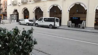 Vehículos aparcados en los Porches de Galicia