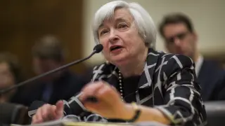La nueva presidenta de la Reserva Federal (Fed), Janet Yellen testifica ante el Comité de Servicios Financieros de la Cámara de Representantes en Washington, Estados Unidos