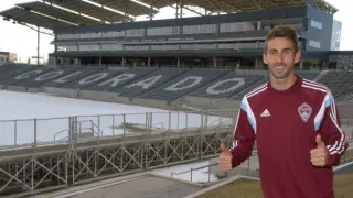 José Mari posa en el estadio de su nuevo equipo