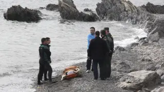Rescate de dos de los cadáveres hallados en las costas de Ceuta