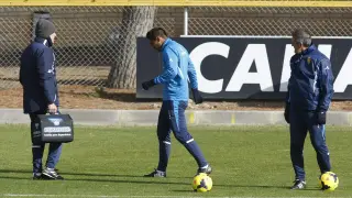 Herrera mira a Acevedo, en un entrenamiento