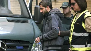 Miguel Carcaño, el asesino confeso de Marta del Castillo, a su salida del hospital Miguel Servet de Zaragoza,