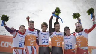 Santacana y el aragonés Galindo, en el centro, en el podio de Sochi