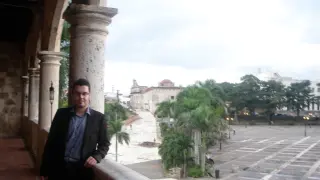 Antonio Garcés en el Alcazar de Colón, en República Dominicana