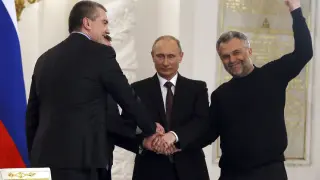 Putin junto a los dirigentes de Crimea