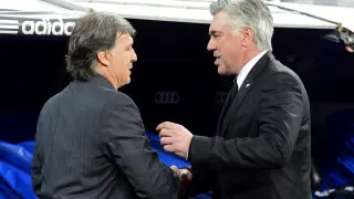 Saludo del Tata Martino y Carlo Ancelotti antes del encuentro