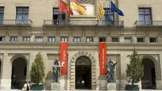 Los ayuntamientos aragoneses recortan en 43 millones sus gastos de personal
