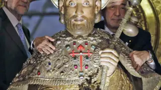 Rajoy y Abe han abrazado al apóstol Santiago, como manda la tradición