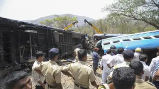 El accidente se produjo este domingo a unos 100 kilómetros de Bombay
