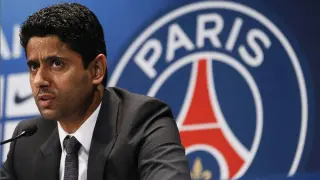 El presidente del París Saint-Germain, Nasser al-Khelaifi, durante una rueda de prensa en París (Francia).