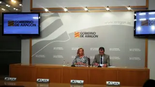 Dolores Serrat y Marcos Rando en la presentación de los títulos