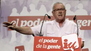 Cayo Lara:" PP y PSOE dicen que no son lo mismo, pero votan lo mismo"