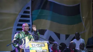 Zuma dedica su victoria electoral a Nelson Mandela y promete seguir su legado