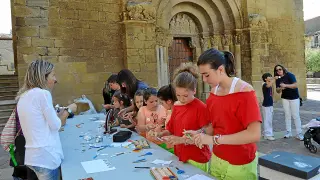 La asociación de mujeres Monte Blanco organizó talleres de juegos tradicionales para los niños.
