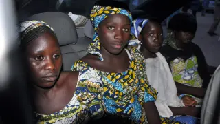 Un grupo de chicas que consiguieron escapar de los terroristas