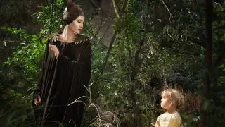 Angelina Jolie, con su hija, que interpreta a la pequeña Aurora
