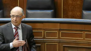 El ministro de Hacienda, Cristóbal Montoro, ayer en el pleno del Congreso