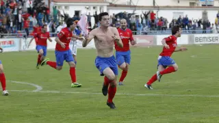 Los jugadores del Teruel celebran un gol en la ronda anterior
