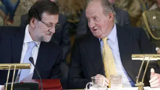 El Rey junto a Mariano Rajoy en el acto del jueves