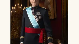 Fotografía oficial del Rey Juan Carlos I con el uniforme de gala