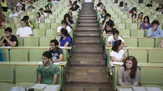 Imagen de archivo de unos alumnos realizando el examen de la PAU