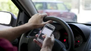 El móvil, un peligro al volante