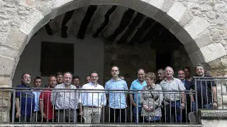 Alcades y consejeros comarcales, al término de la reunión celebrada en Benabarre