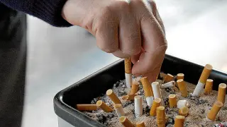 Johnson fumó de uno a tres paquetes de cigarrillos diarios durante más de 20 años