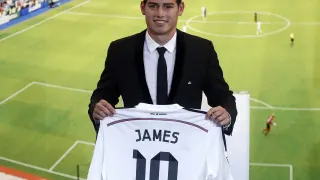 James, presentado con el Real Madrid