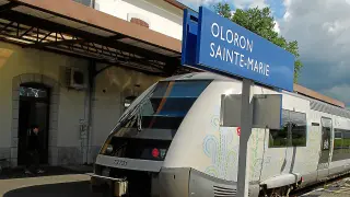 Francia reabre el tren Pau-Olorón tras arreglar un desmonte