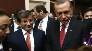 Davutoglu (izquierda) y Erdogan (Derecha) en una imagen de archivo