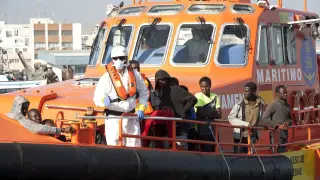 Llegada al puerto de Motril de los 45 inmigrantes subsaharianos