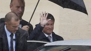 Manuel Valls antes de su reunión con Hollande