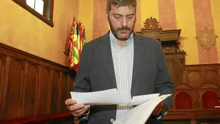 El primer teniente de alcalde, Gerardo Oliván, durante la comparecencia para explicar la decisión.