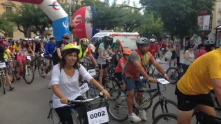 La alcaldesa de Huesca, Ana Alós, se suma al Día de la Bicicleta