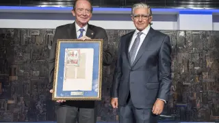 José Manuel Blecua recogió el Premio a los Valores Humanos y el Conocimiento de manos de Fernando de Yarza