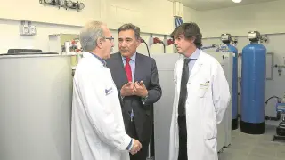 José Manuel Logroño, Ricardo Oliván y Miguel Ángel Eguizábal, ayer en la nueva planta de aguas.