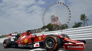 Fernando Alonso rodando en el circuito de Suzuka