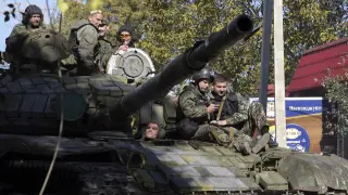 Separatistas prorrusos toman posiciones cerca del aeropuerto de Donetsk