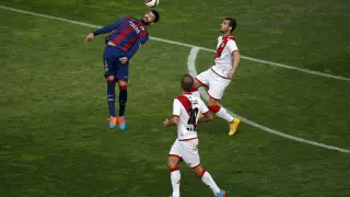 Un momento del partido Rayo Vallecano-Barcelona